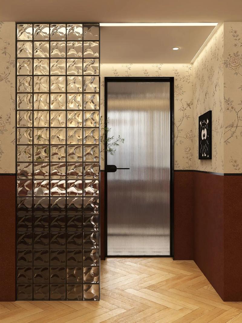 浓郁复古卫生间 玻璃隔断美翻了！