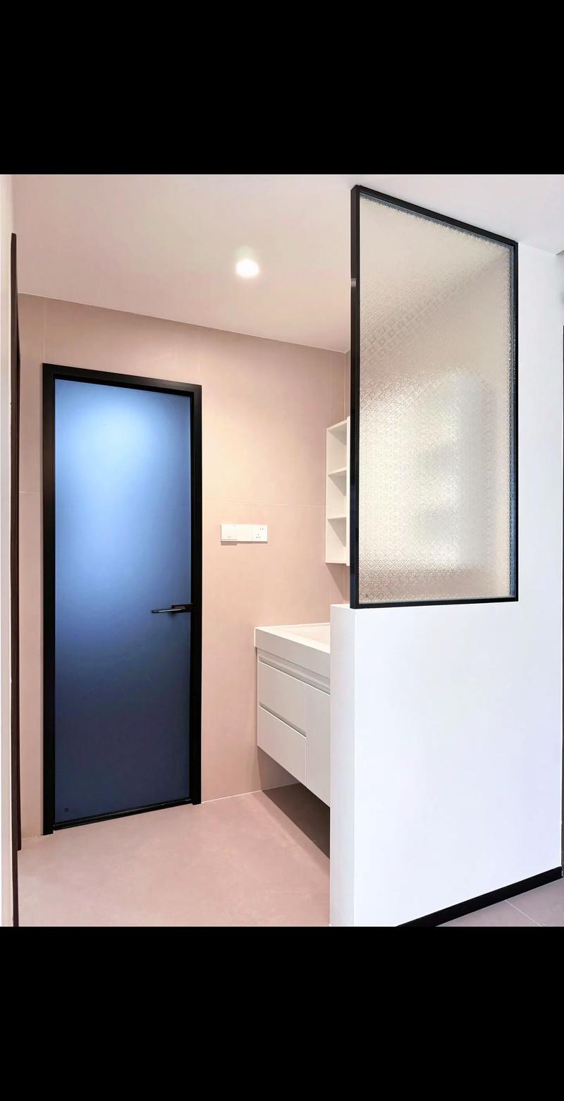 客卫生间半墙设计 美观、实用与空间感的完美融合