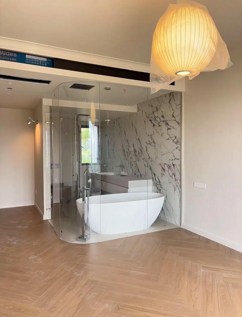 超爱弧形全玻卫生间的透明浴室 打造明亮通透的卫浴空间